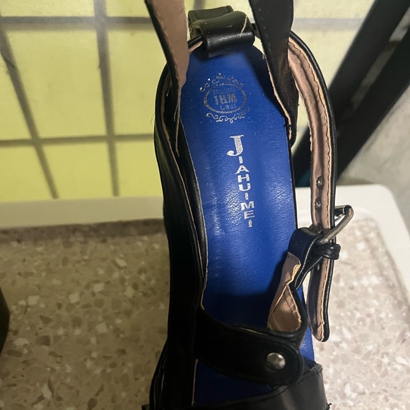 YRU Nightcall Hi Platform Heels - Picture 4 of 10